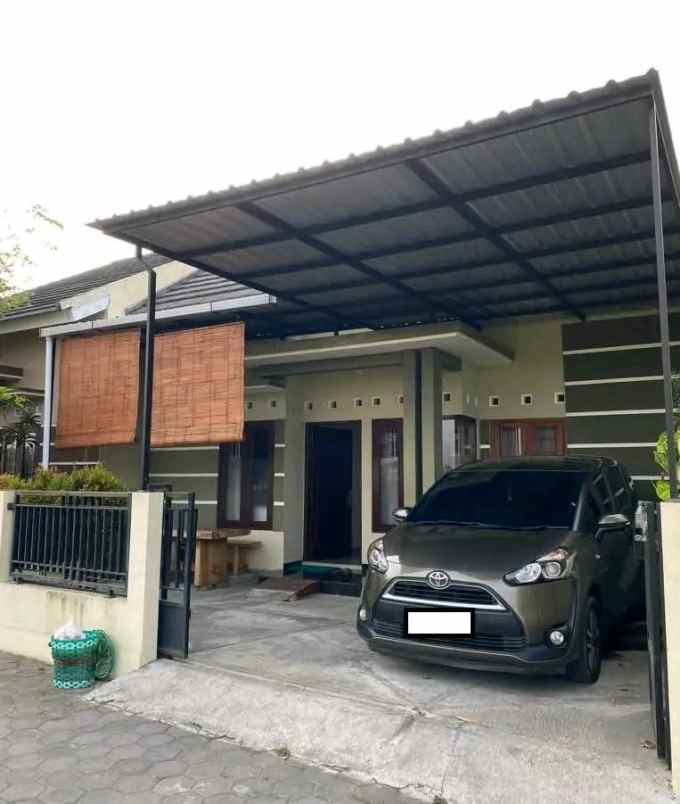 dijual rumah jl godean km 8
