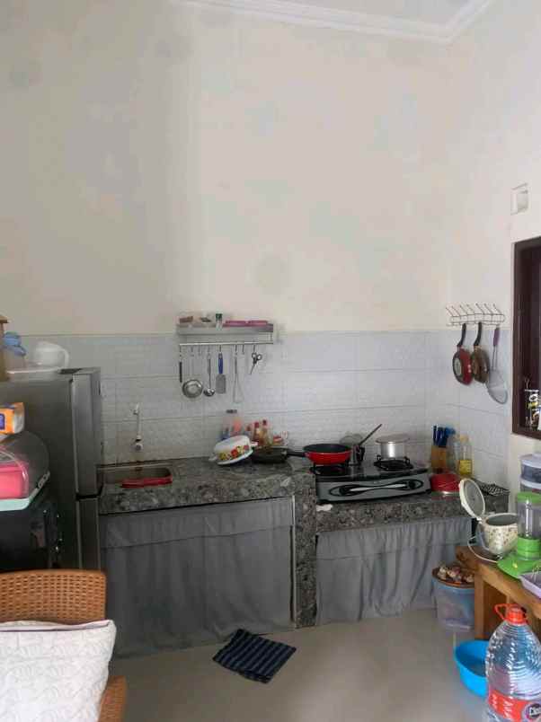 dijual rumah jl godean km 8