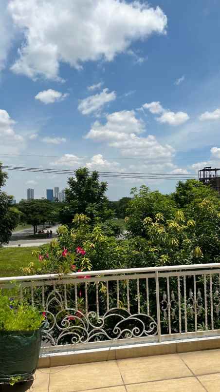 dijual rumah jl graha famili utara