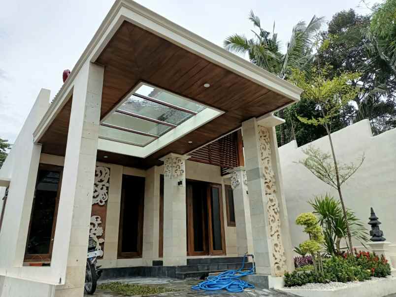 dijual rumah jl indraprasta
