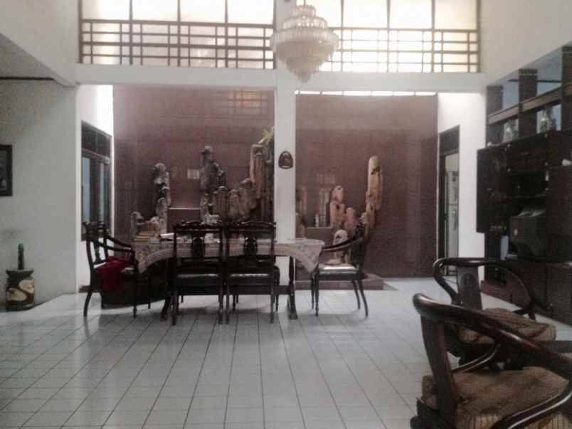 dijual rumah jl irian jaya