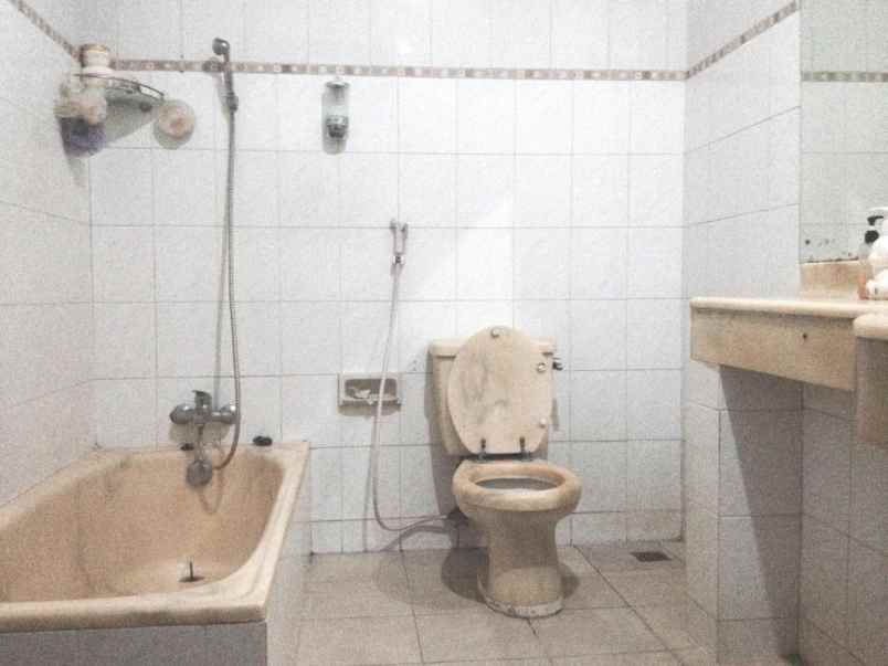 dijual rumah jl irian jaya