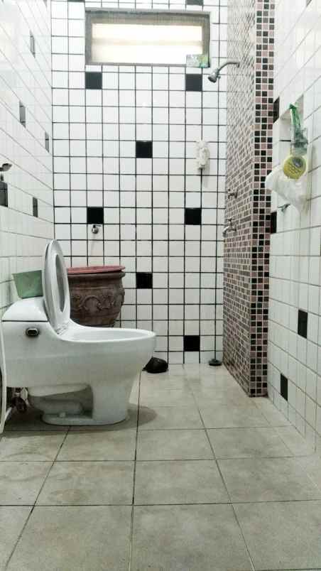 dijual rumah jl irian jaya