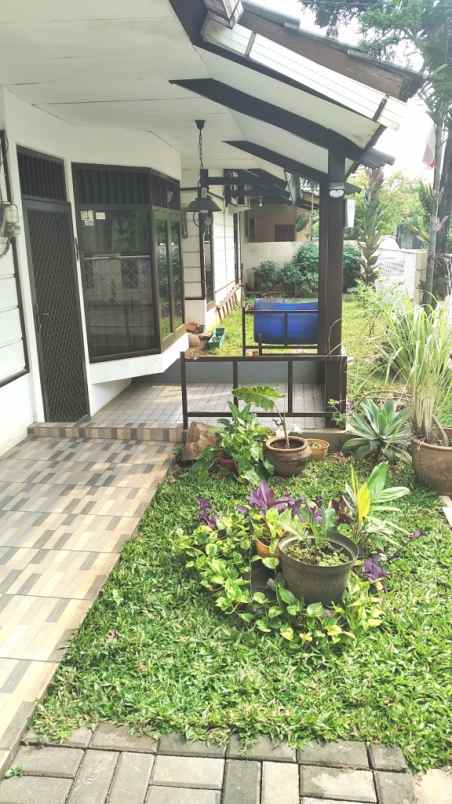 dijual rumah jl irian jaya