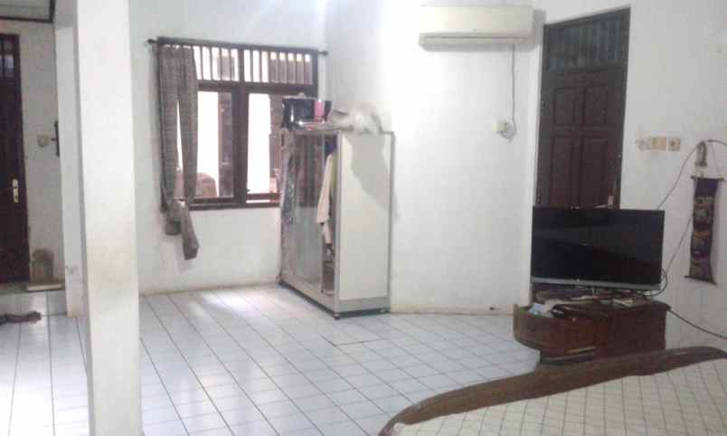 dijual rumah jl irian jaya