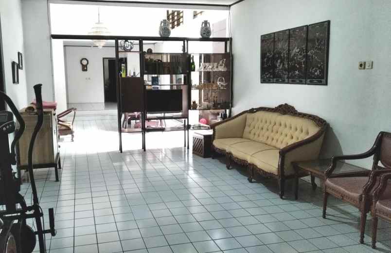 dijual rumah jl irian jaya