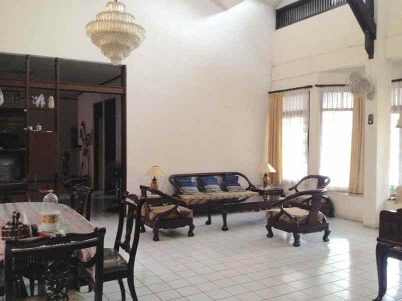 dijual rumah jl irian jaya
