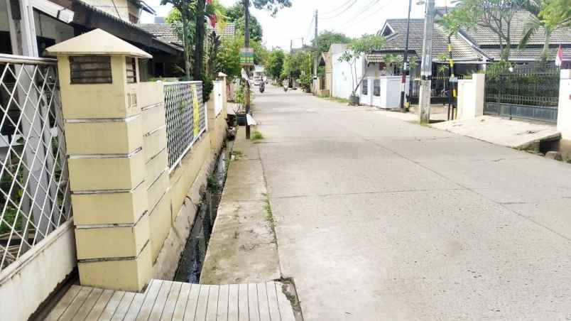 dijual rumah jl irian jaya