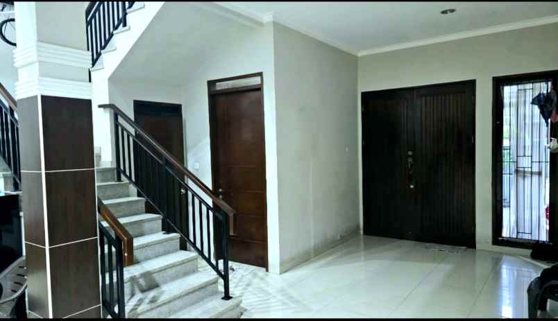 dijual rumah jl kembar