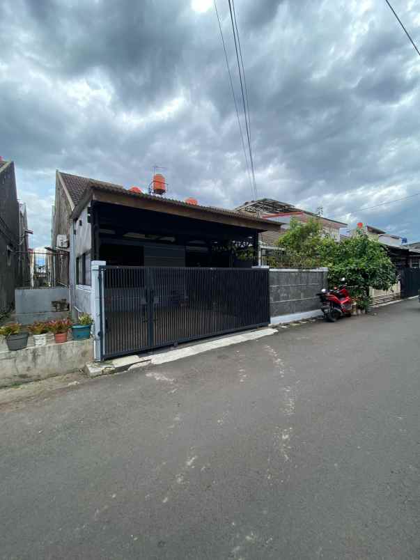 dijual rumah jl kembar timur bkr