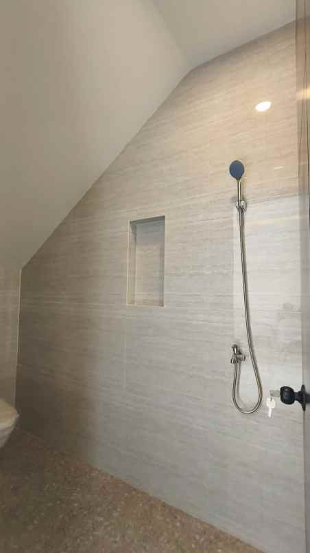 dijual rumah jl leuwinanggung