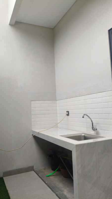 dijual rumah jl leuwinanggung