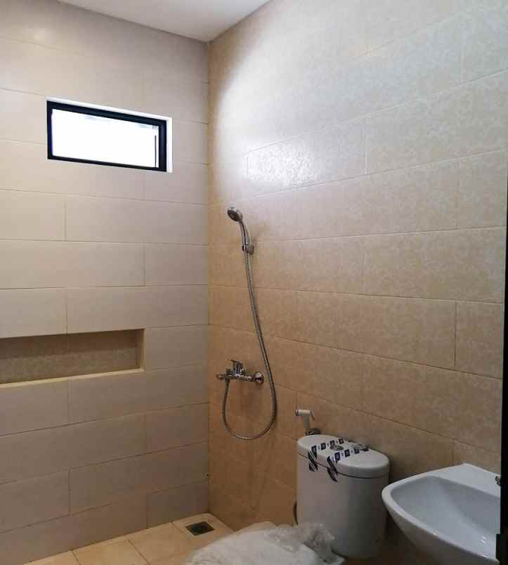 dijual rumah jl parakan wangi kel