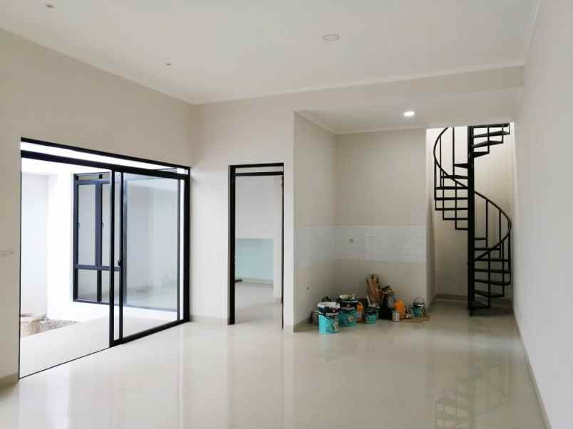 dijual rumah jl parakan wangi kel