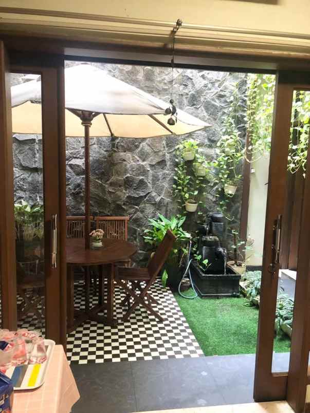 dijual rumah jl pasar minggu raya