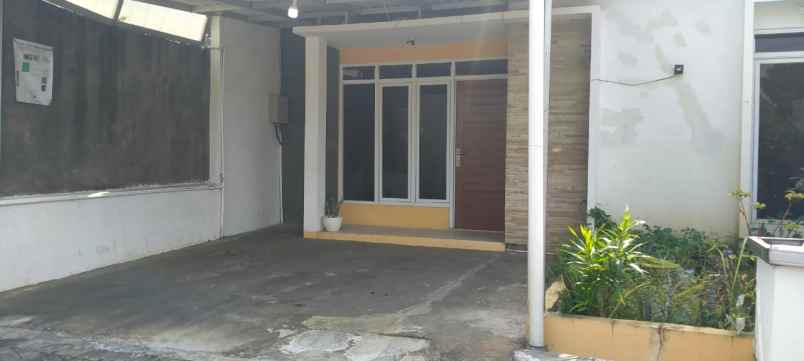 dijual rumah jl pesantren