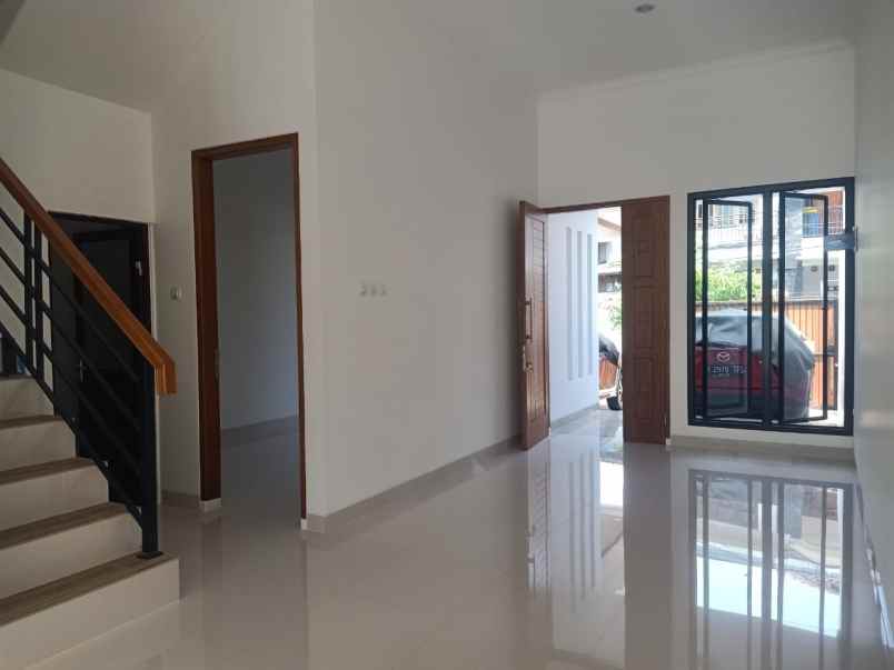 dijual rumah jl pondok kelapa duren