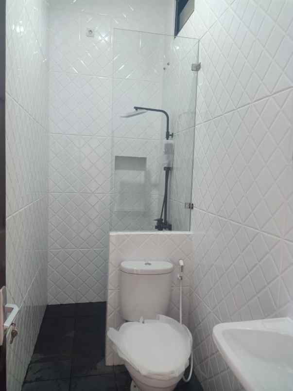 dijual rumah jl pondok kelapa duren