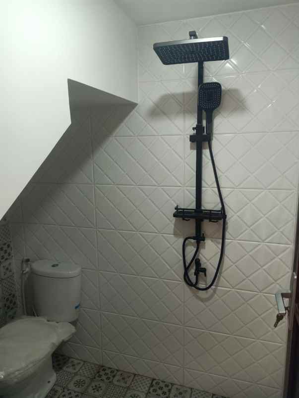 dijual rumah jl pondok kelapa duren