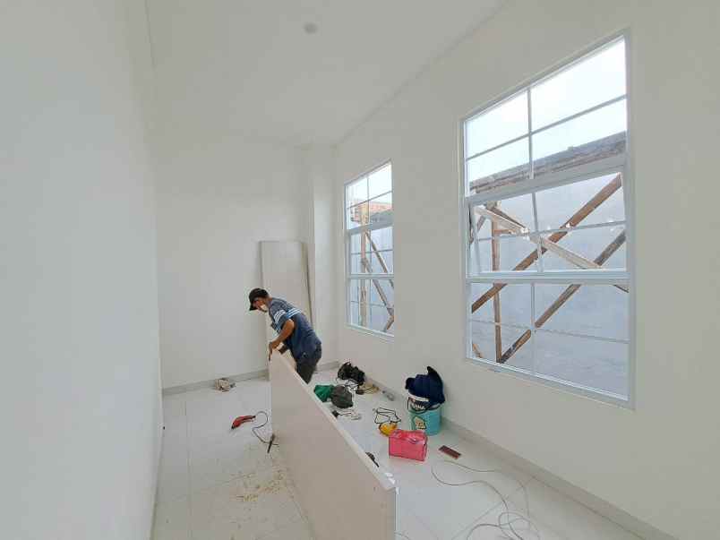 dijual rumah jl raya ceger