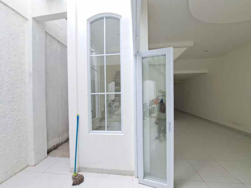 dijual rumah jl raya ceger