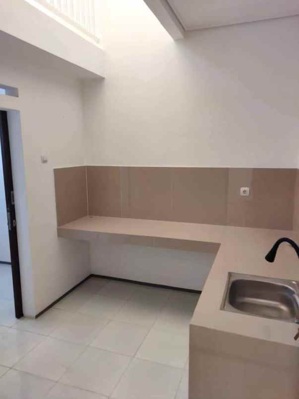 dijual rumah jl raya japos