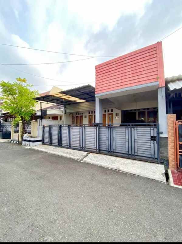 dijual rumah jl raya komplek klender