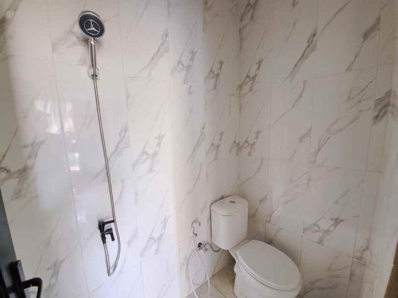 dijual rumah jl raya lapan pekayon