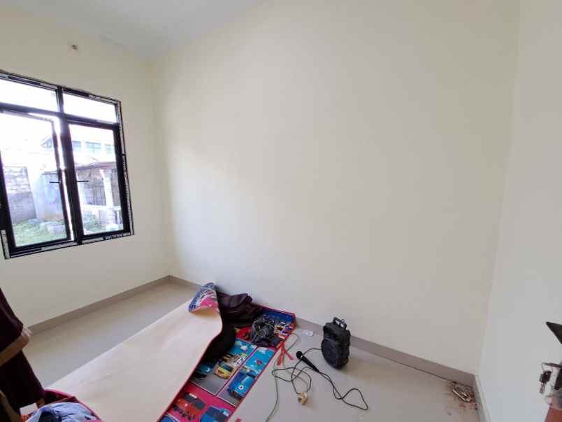 dijual rumah jl raya lapan pekayon