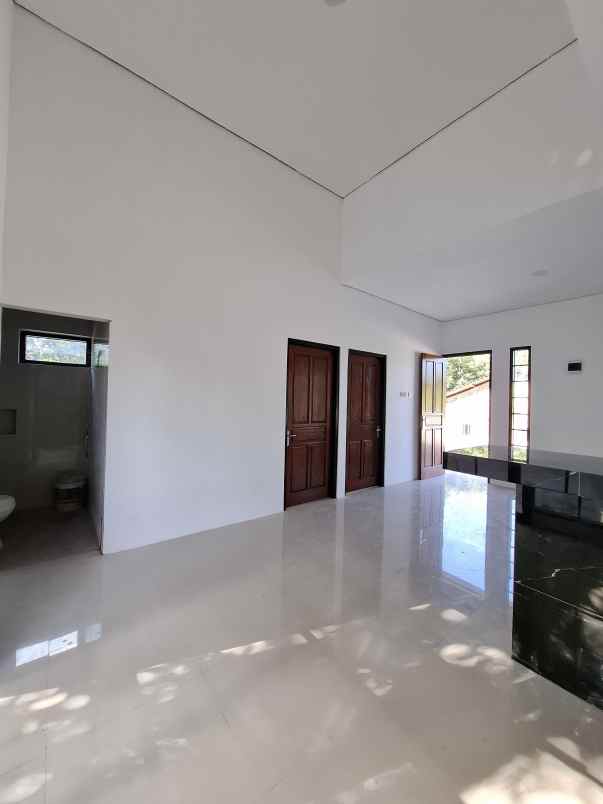 dijual rumah jl raya patemon