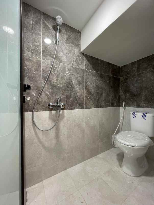 dijual rumah jl raya serua bojongsari depok