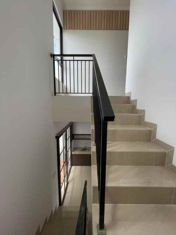 dijual rumah jl raya serua bojongsari depok