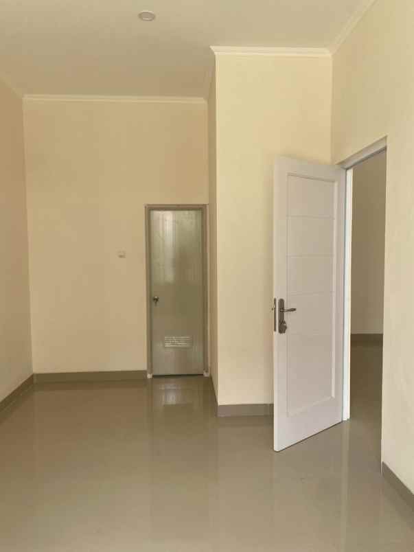 dijual rumah jl raya sirojul munir