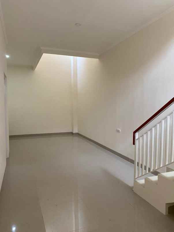 dijual rumah jl raya sirojul munir