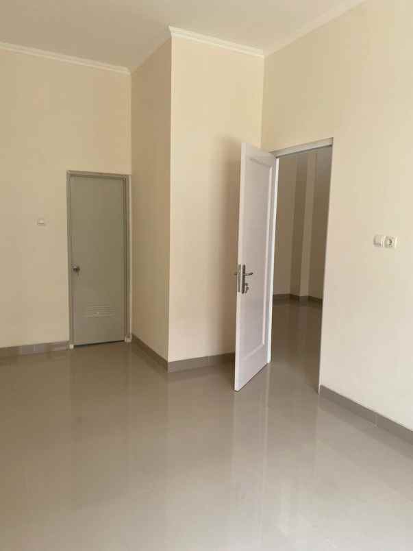 dijual rumah jl raya sirojul munir