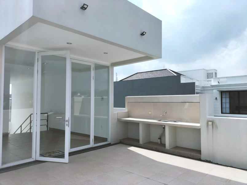 dijual rumah jl setiabudi