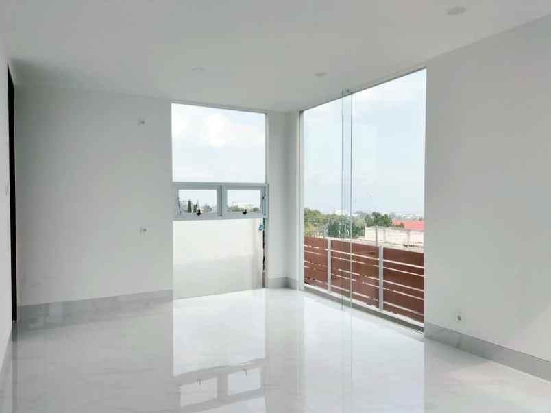 dijual rumah jl setiabudi