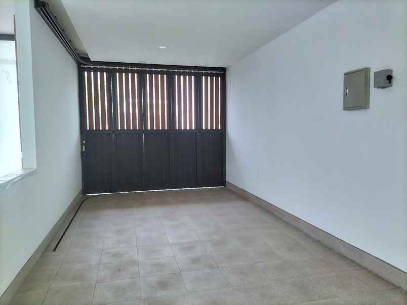 dijual rumah jl setiabudi