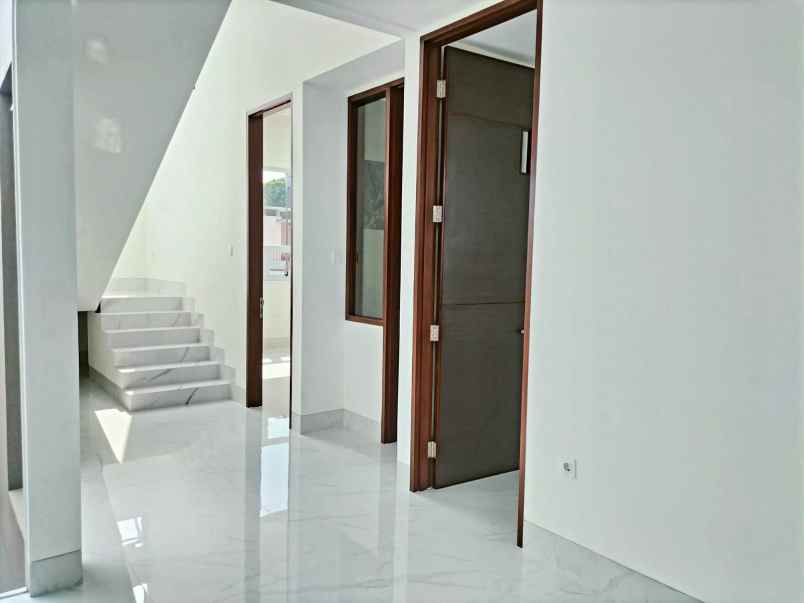 dijual rumah jl setiabudi