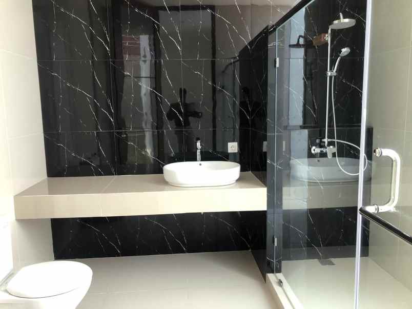 dijual rumah jl setiabudi