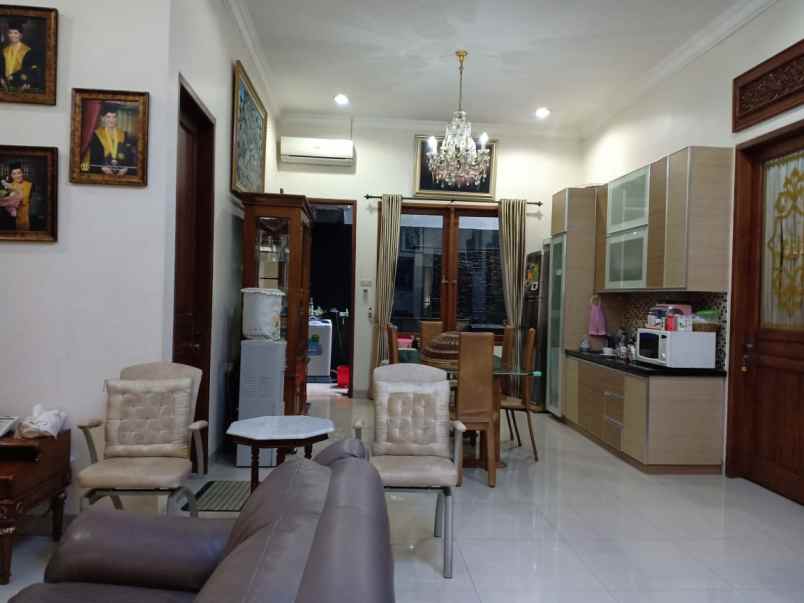 dijual rumah jl simponi karawaitan