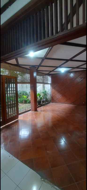 dijual rumah jl tulodong bawah