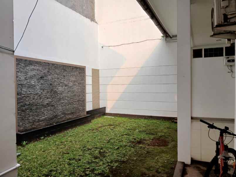 dijual rumah jl villa jakasetia cluster