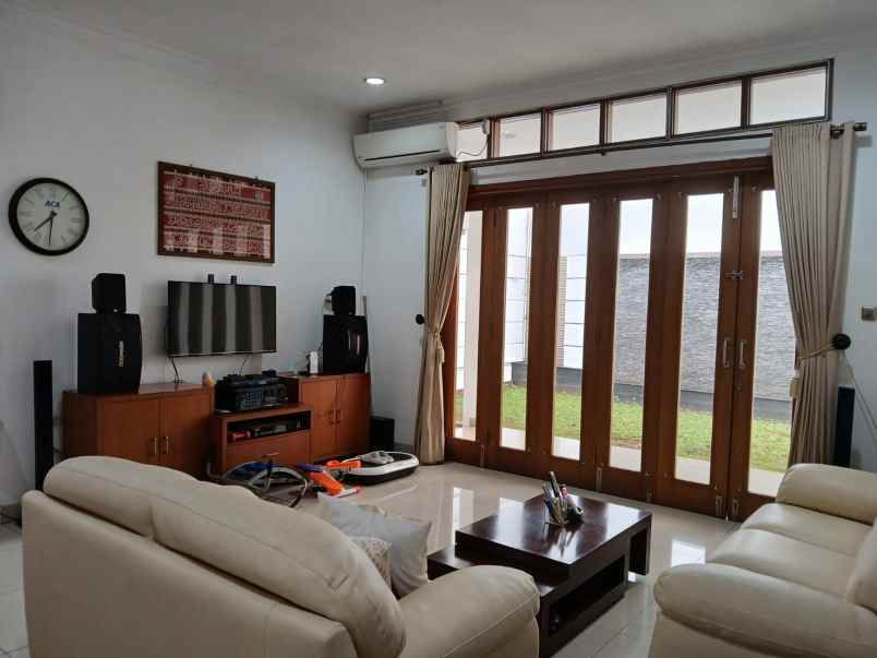 dijual rumah jl villa jakasetia cluster