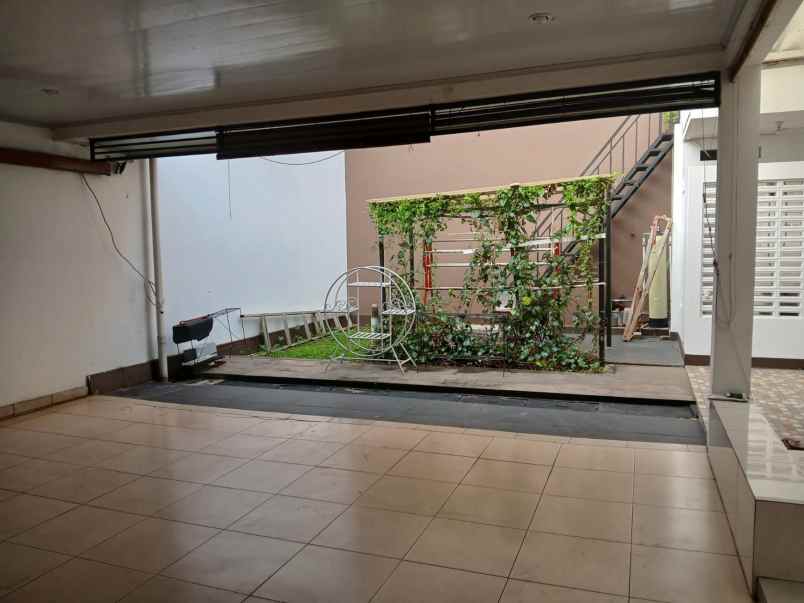 dijual rumah jl villa jakasetia cluster