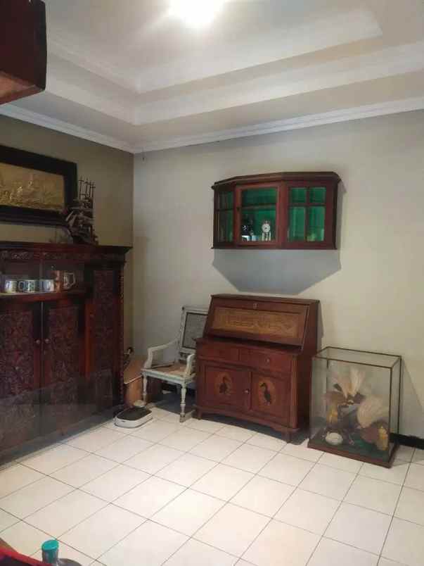 dijual rumah jl warung jati timur