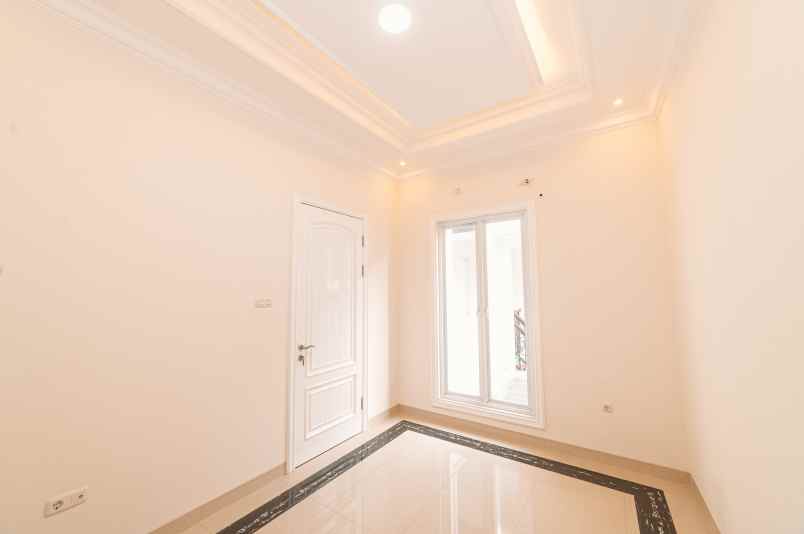 dijual rumah jl warung sila no 30 rt3