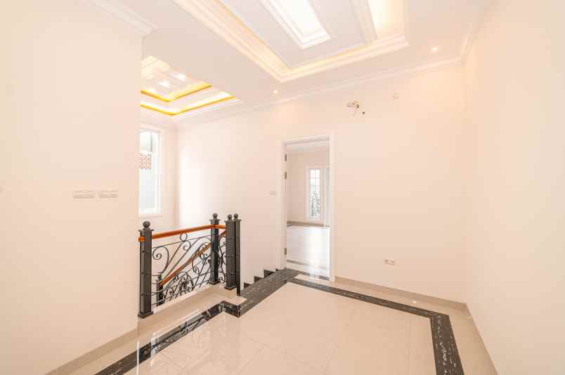 dijual rumah jl warung sila no 30 rt3