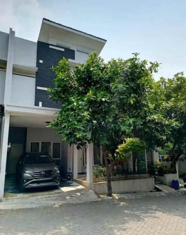 dijual rumah jln hj naman pondok kelapa