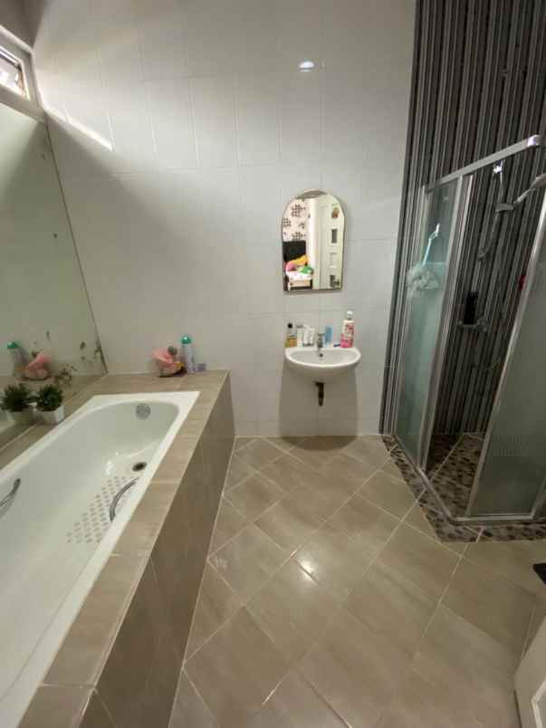 dijual rumah jln hj naman pondok kelapa